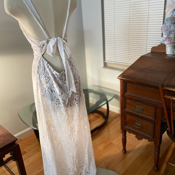 Sexy culture backless GUESS Los Angeles dress - Picture 10 of 12